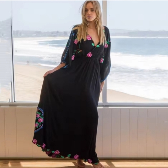Chic Black Maxi Dress with Floral Accents- Reversible